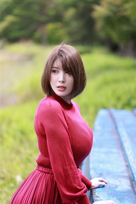 綺麗なおっぱい画像！！色も形も最高な美乳の100枚 